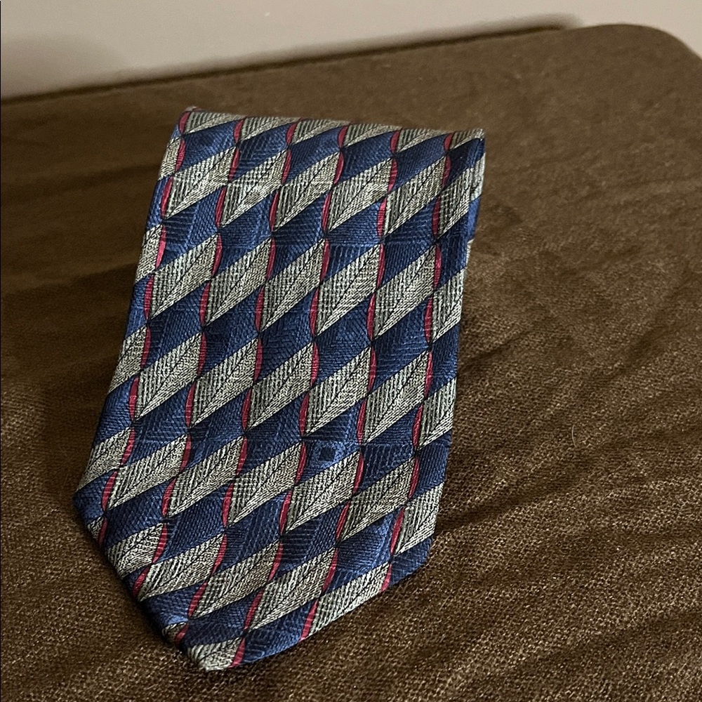 😄Vintage Reno silk tie made in Canada